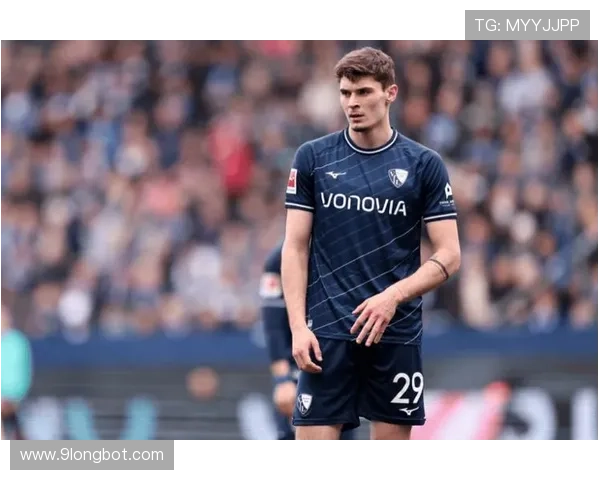 德甲青训新星加盟豪门，转会市场热潮持续升温