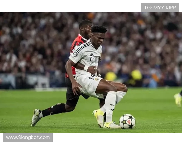 皇马进攻自由度下降导致整体结构稳定性面临考验,赛季走势呈阶段性变化